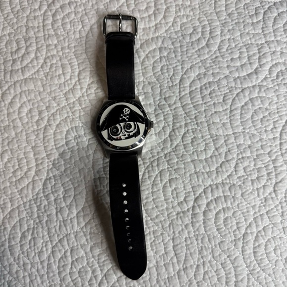 Marc Jacobs Silver and Black Skull Pirate Watch - Picture 8 of 12